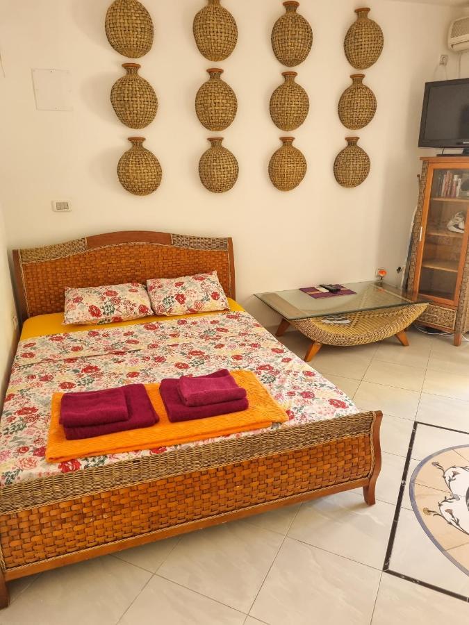 Apartments Rales Свети Стефан Екстериор снимка