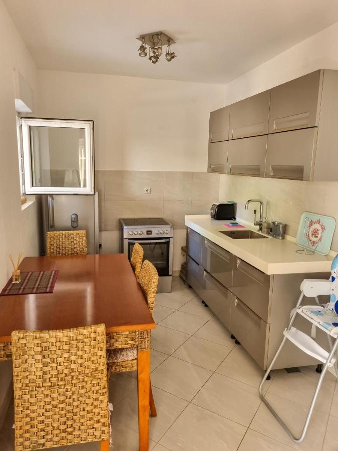 Apartments Rales Свети Стефан Екстериор снимка
