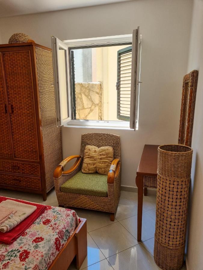 Apartments Rales Свети Стефан Екстериор снимка