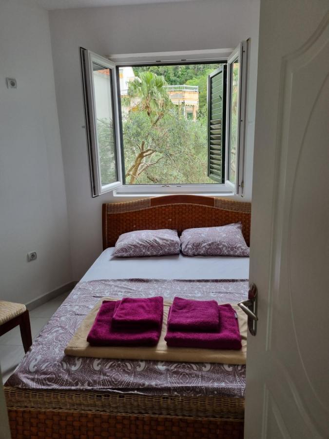 Apartments Rales Свети Стефан Екстериор снимка
