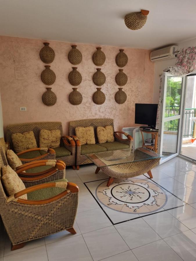 Apartments Rales Свети Стефан Екстериор снимка