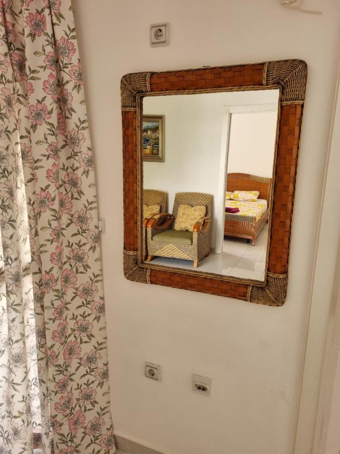 Apartments Rales Свети Стефан Екстериор снимка