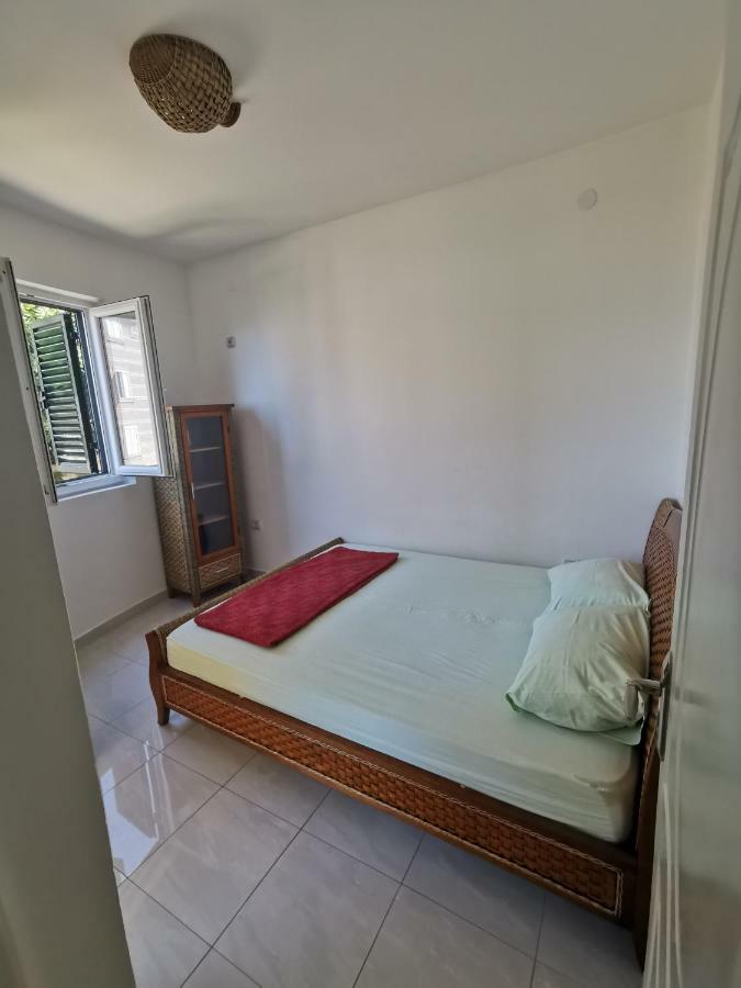 Apartments Rales Свети Стефан Екстериор снимка