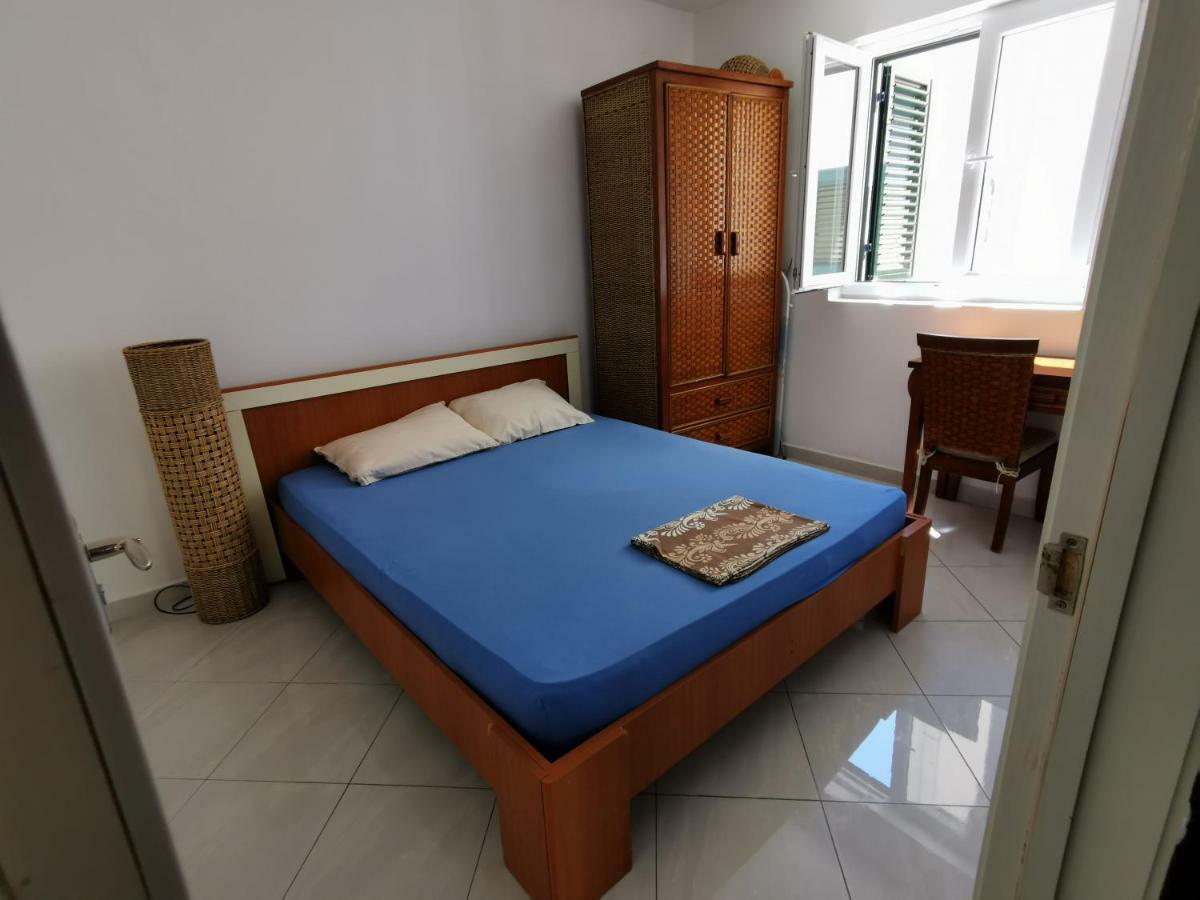 Apartments Rales Свети Стефан Екстериор снимка