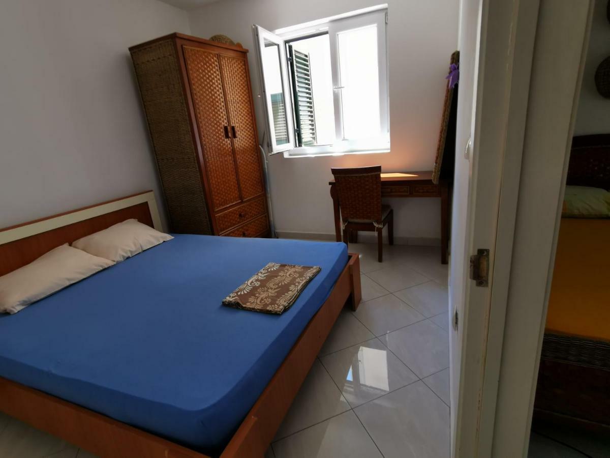 Apartments Rales Свети Стефан Екстериор снимка