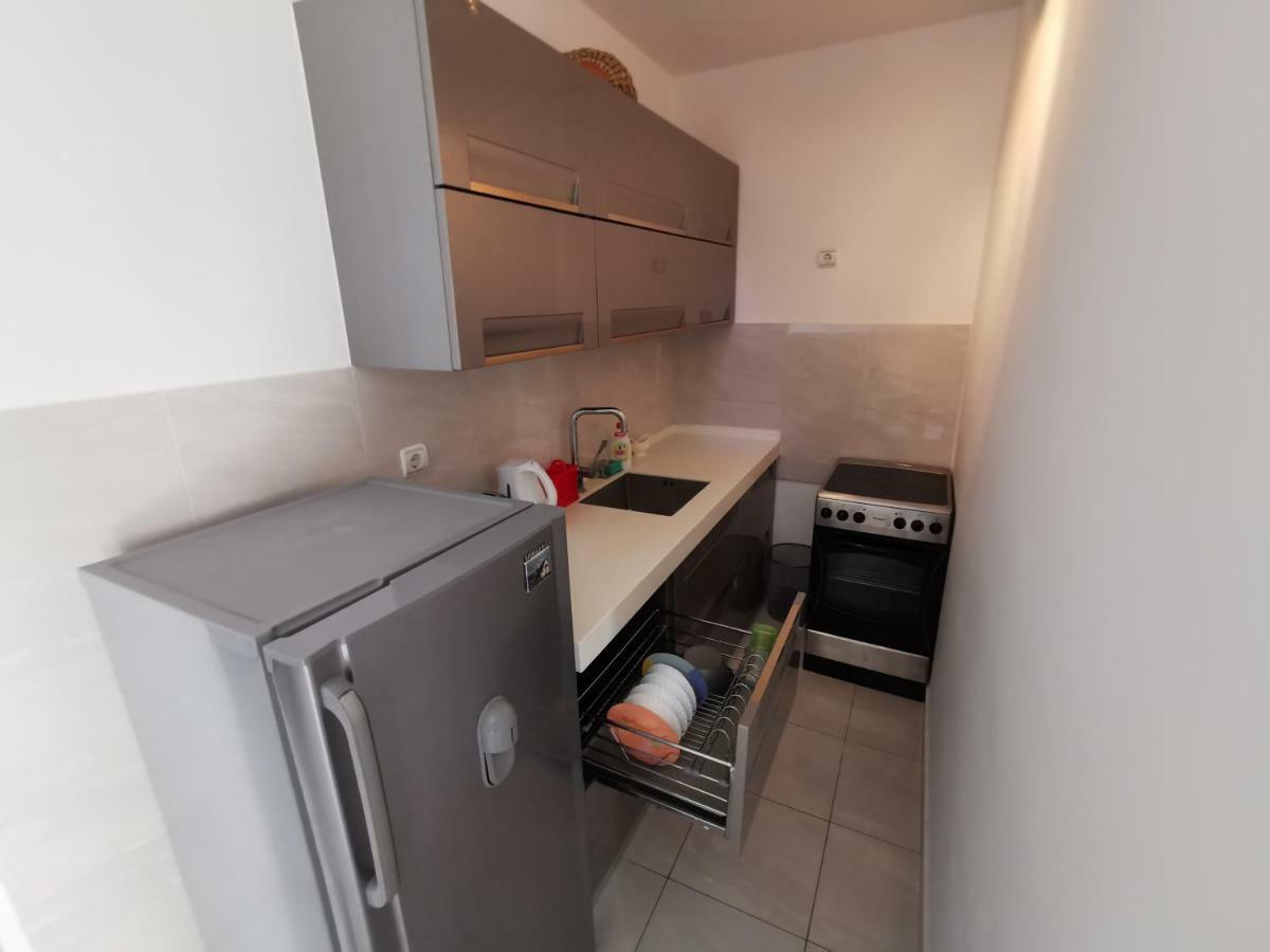 Apartments Rales Свети Стефан Екстериор снимка