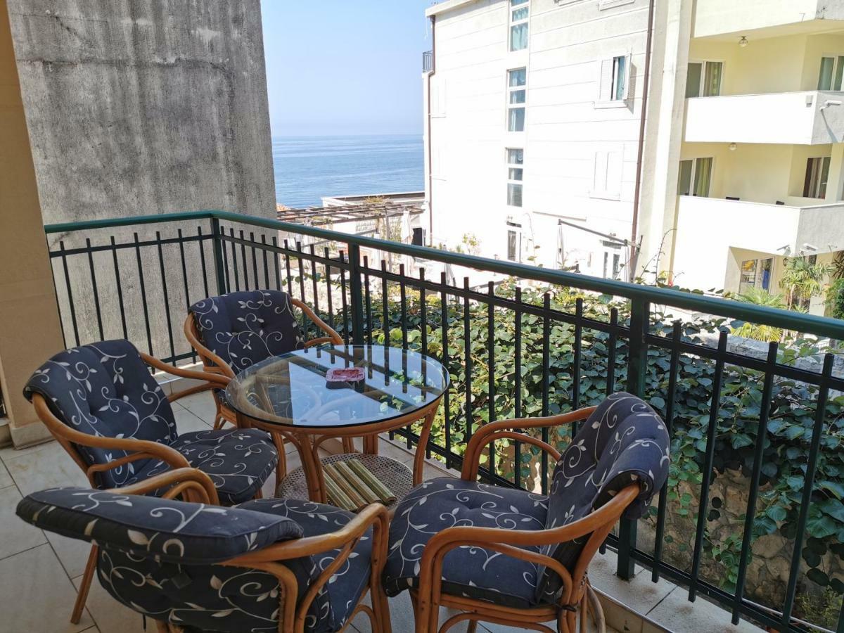 Apartments Rales Свети Стефан Екстериор снимка